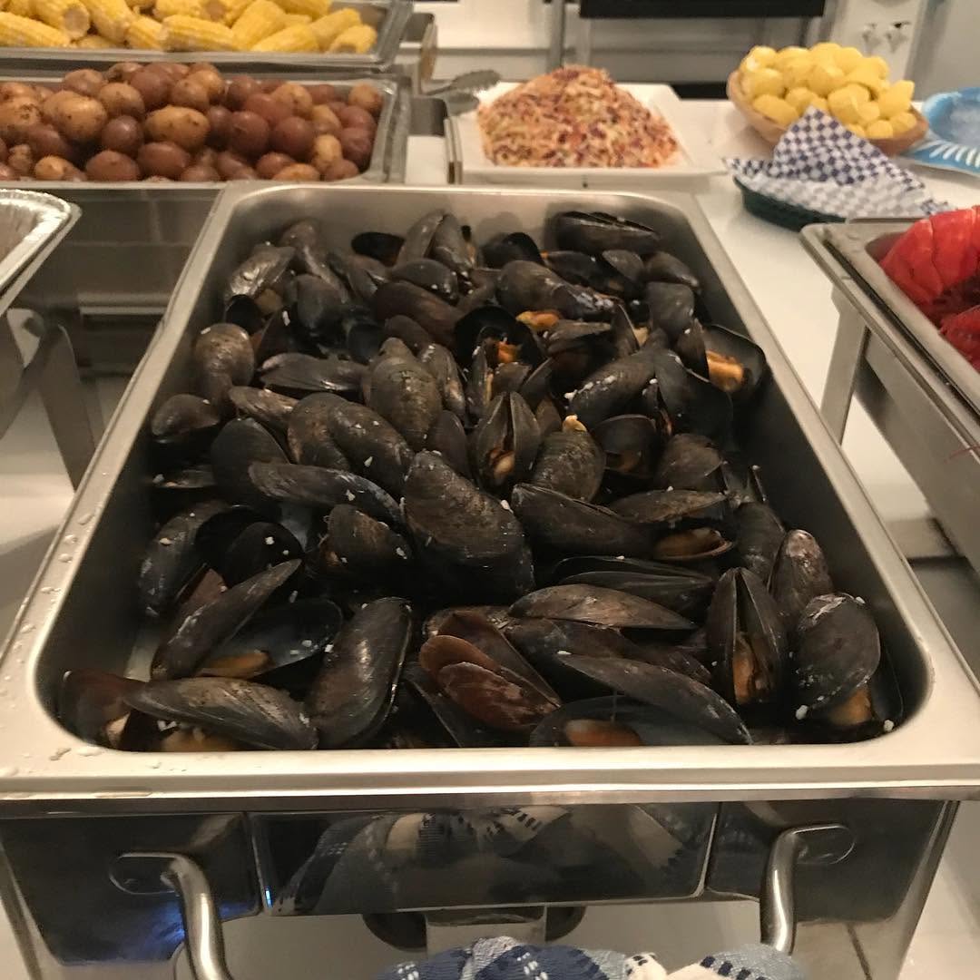 Chafing dish filled with steamed mussels